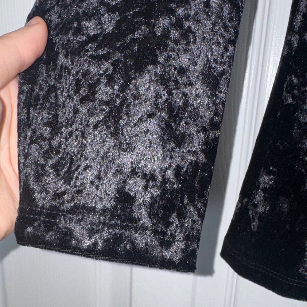 Como Vintage Black Crushed Velvet Long-Sleeve Keyhole Top - Picture 8 of 9
